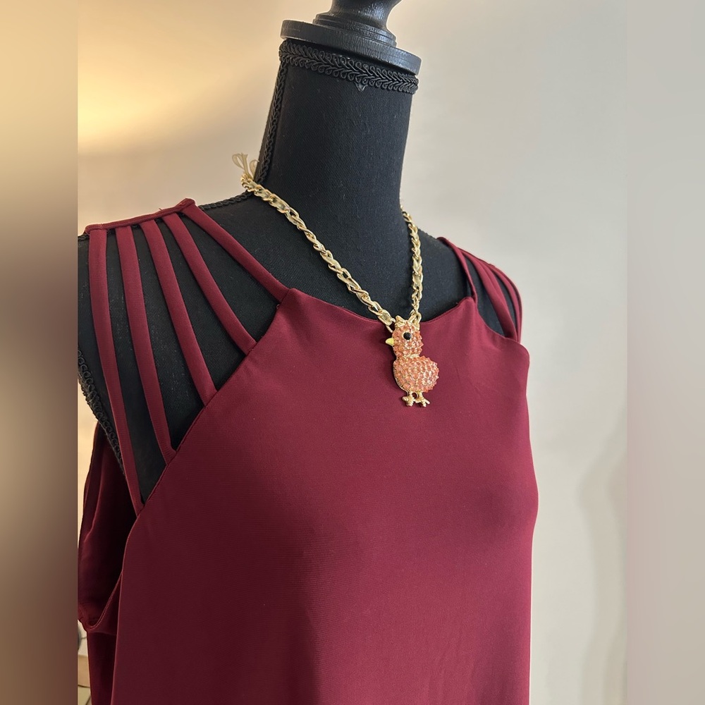 AUW Sleeveless Sexy Burgsndy Top - Size XL - Picture 2 of 12